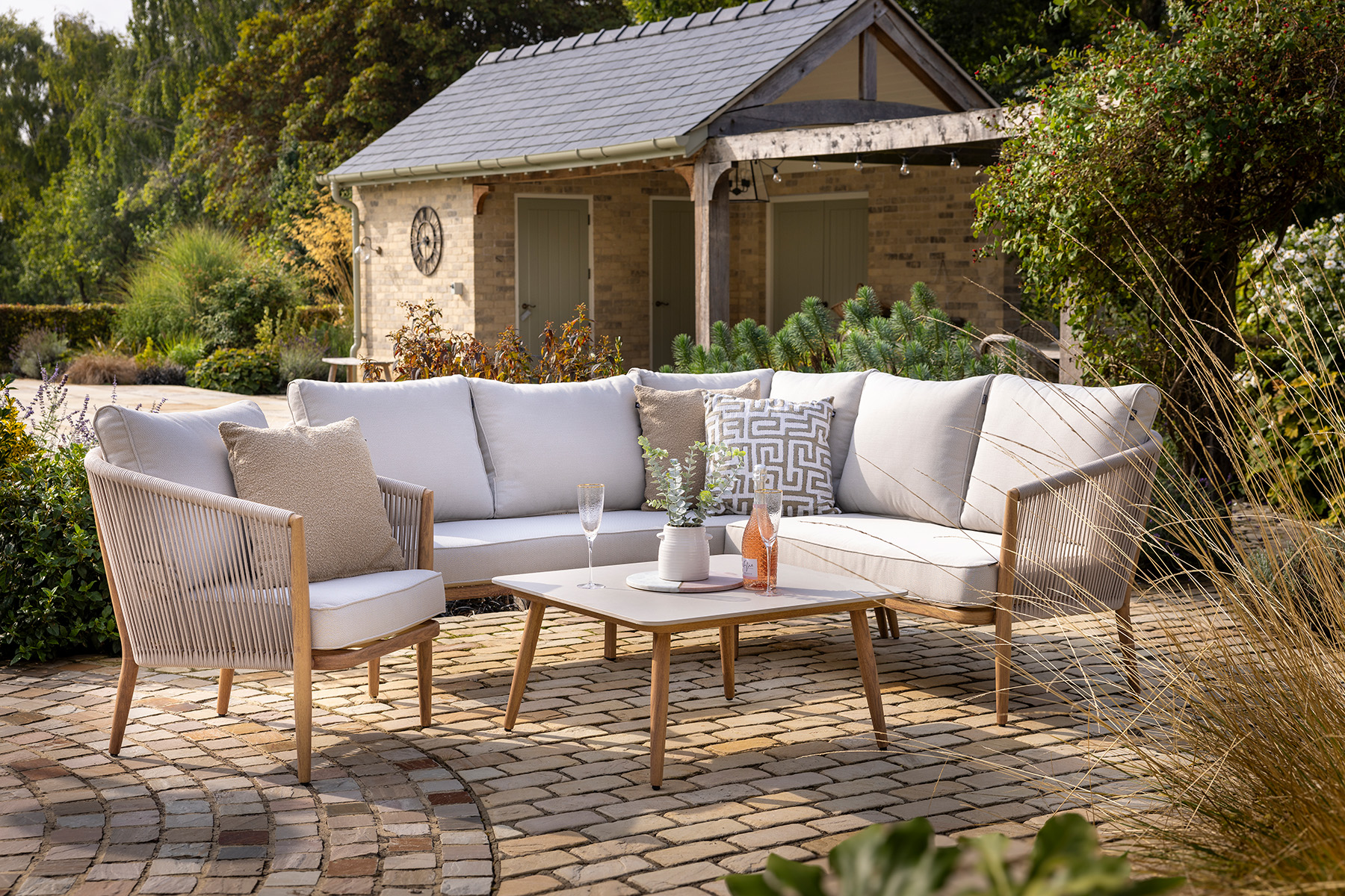 Portico Square Corner Set